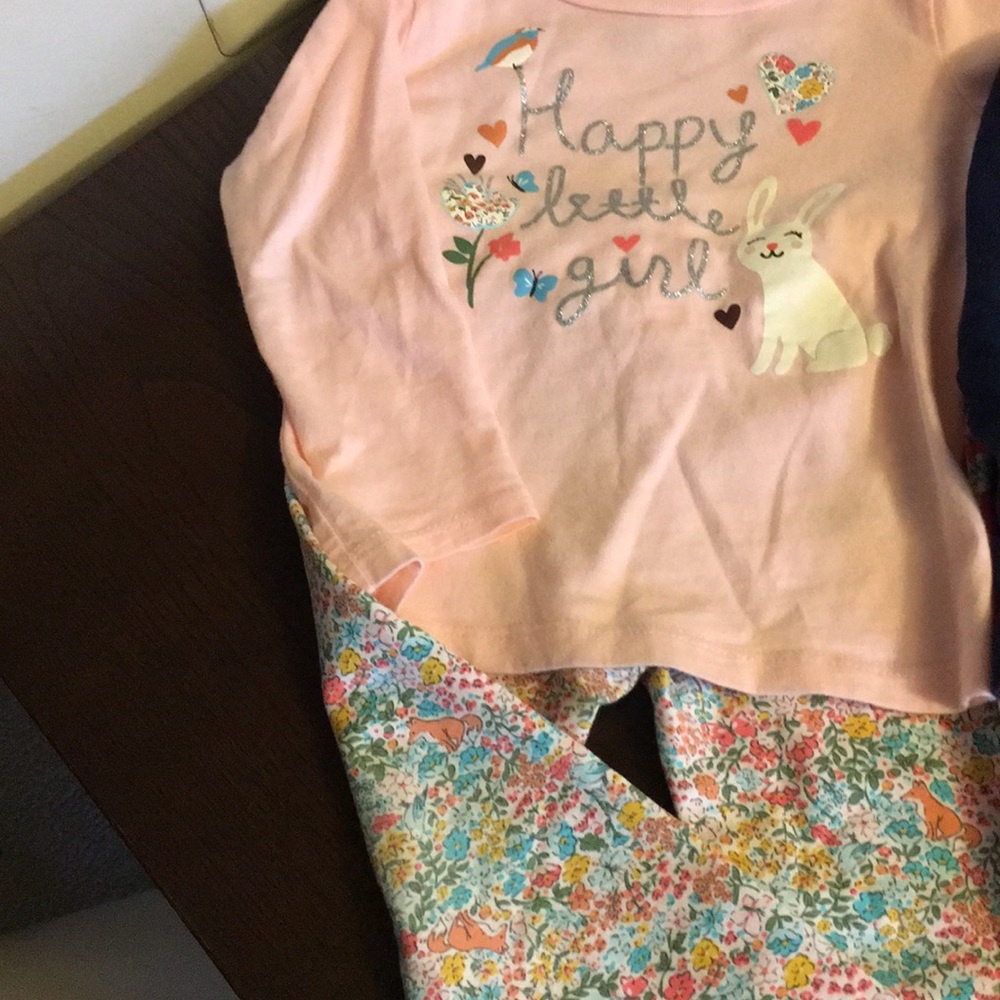 One day sale ππBundle of graphic leggings & Tees - Picture 2 of 6
